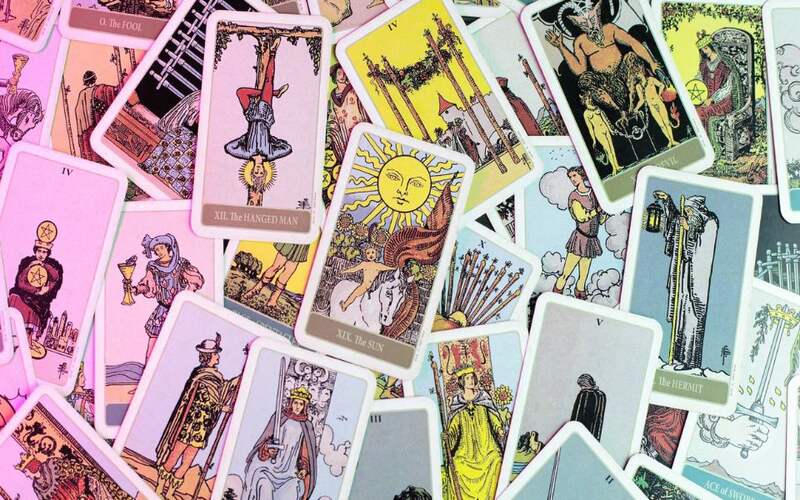 Khái niệm bài Tarot là gì?